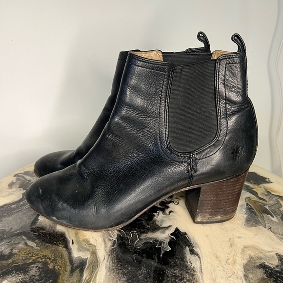 Frye Stella Short Chelsea Black Leather Boot - Picture 5 of 14
